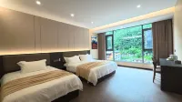 Wolong Valley Xiangjian Homestay - parking