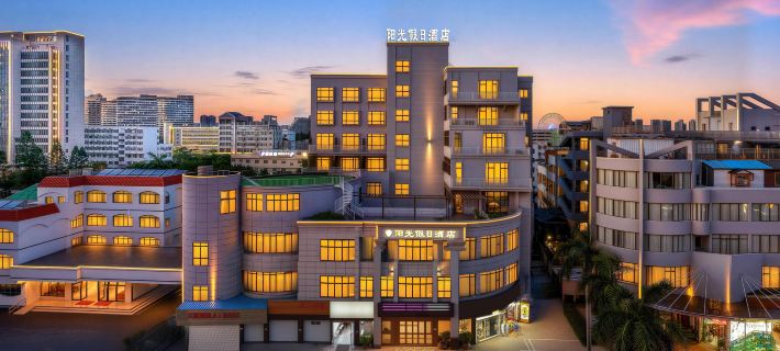 Sunshine Holiday Hotel（Beihai Silver Beach Beach Park） Отели в г. Бэйхай