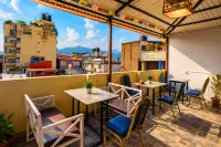 Funky Monkey Hotel Hostel and Apartment with Rooftop Bar - Desayuno