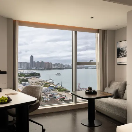 Atour Hotel Zhanjiang Jinshawan Bay Bridge Seaview