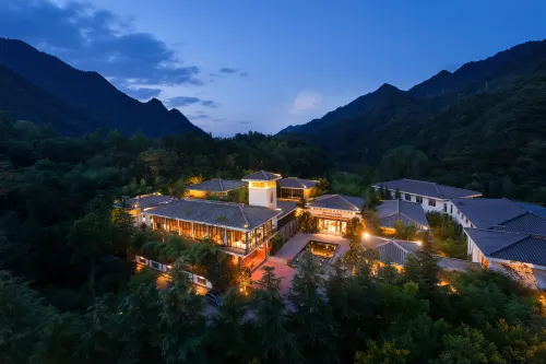 โรงแรม บ่อน้ำพุร้อน อี้เหอ ฟูหนิว ซานจวี่ - โรแมนติก