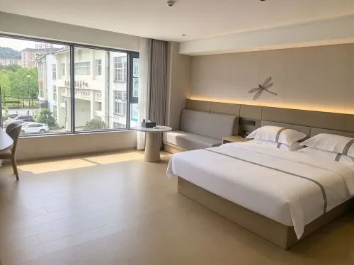 Longling Yudu Hotel - parking