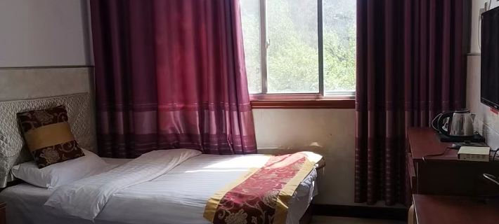 First Enjoy Hotel Hotel a Luoshan