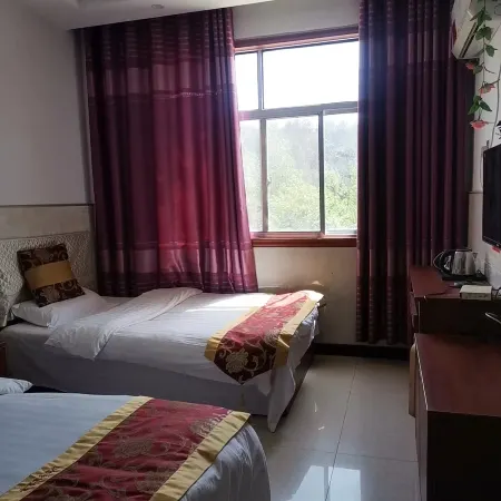 First Enjoy Hotel