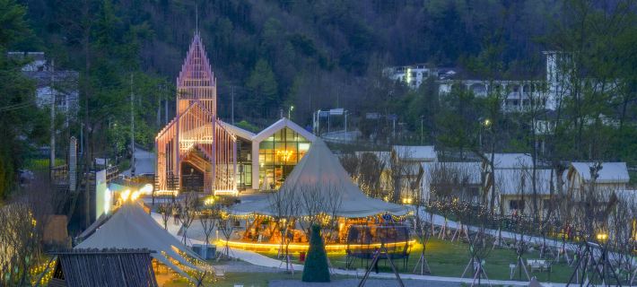 LUCIGOGO Luxi Valley White Deer Private Soup Tent Camp Hotels in Pengzhou