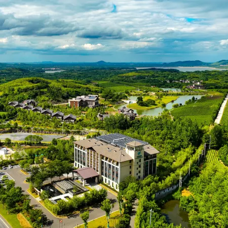 Grand New Century Nanshan Heyuan Hot Spring Resort
