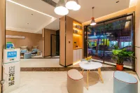 如家睿柏·雲飯店（南寧火車站朝陽廣場地鐵站店） - 2 星級