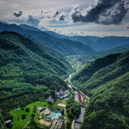 Man Valley Resort Town