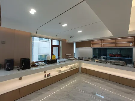 Magnotel Hotel (Changchun Zhongri Lianyi Hospital Saide Square) Отели рядом с достопримечательностью «Changchun Guanghua University»