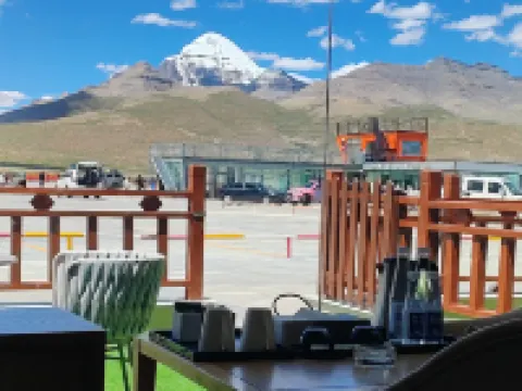 Gangrenboqi View Hotel Hotels in Purang