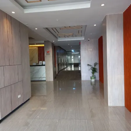 Mc Hotel Fairview Отели рядом с достопримечательностью «СМ City Fairview»