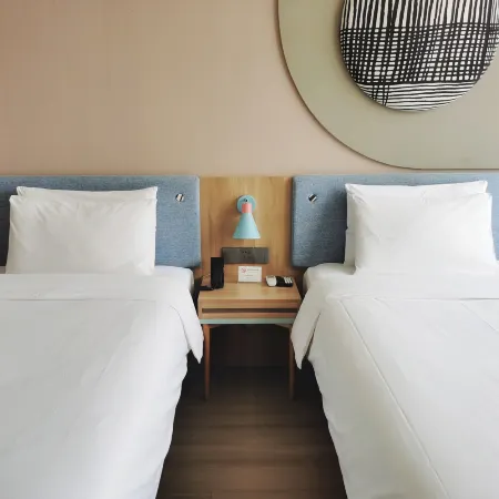 Home (Yangquan No.1 People's Hospital Wanda Plaza Branch) Hotel a Yangquan