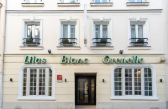 Hotel Lilas Blanc Các khách sạn gần Tháp Eiffel