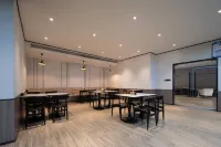 HanTing Hotel (Yibin Pingshan Mahu Park) - Business