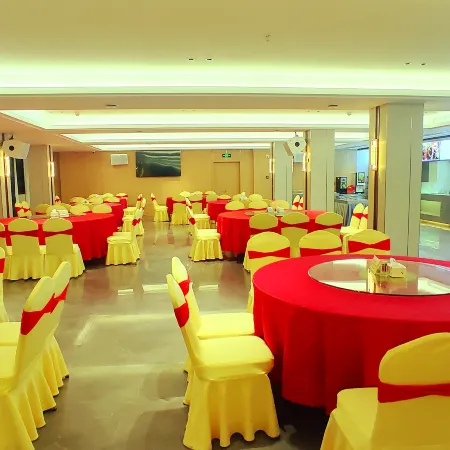 Golden Star Select Hotel (Quanzhou West Street Bell Tower)