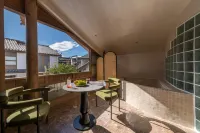 Baiyue Xiang: Private Onsen & Vintage Villa (South Gate, Lijiang)