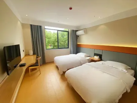 Yunlai Four Seasons H Hotel Отели рядом с достопримечательностью «Спортивный зал Ма Яшань»