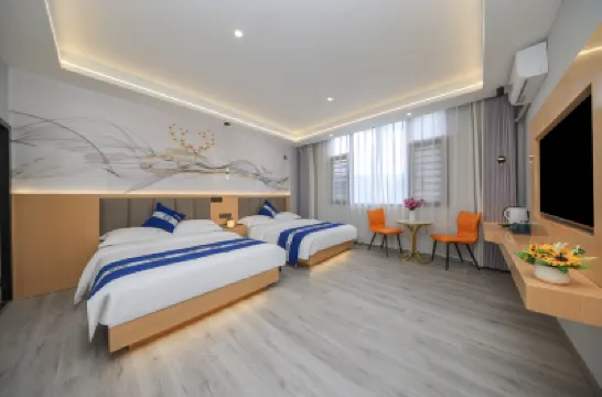 Linyi Longrui Smart Hotel (Linyi High-speed Railway Station) Hotels near Lincang Railway Station