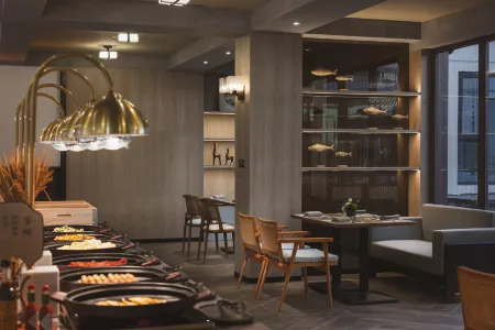 Xitang Wanda Moments Resort Hotel Отели рядом с достопримечательностью «Yongning Bridge»