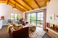 On the Point - Lake Rotorua Hotels in Hamurana