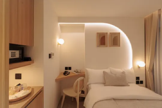 CORRIDOR 2407 Hotel Отели рядом с достопримечательностью «Ват Арун»