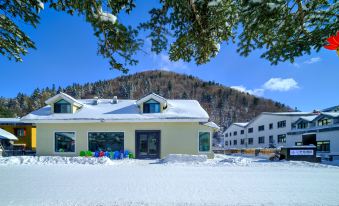 Lanting Snow Hotel (Xuexiang National Forest Park)