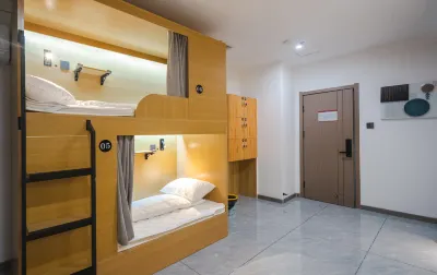 Roaming Youth Hostel