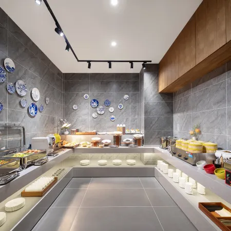 QIANNA HOTEL GLORIOUS (Xinxiang Municipal Government High-speed Railway Station)