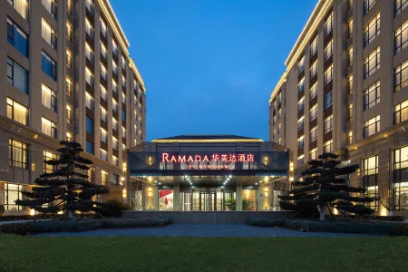 Ramada by Wyndham Qingdao Jiaodong International Airport Отели в г. Цзяочжоу