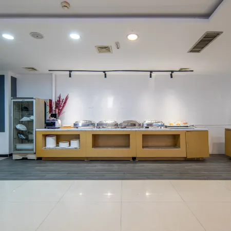Grey Whale Smart Hotel (Baoding Train Station)