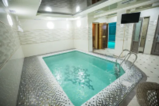 Leader Hotel