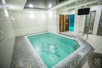 Leader Hotel