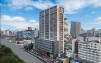 Vienna Hotel (Xuzhou Suning Square Deji Square Branch) - con vista montagne