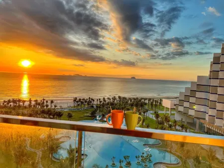 A SEAVIEW HOTEL AT CAM RANH NEAR THE AIRPORT