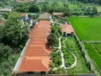 Scenic Mountain Ecolodge Ninh Binh Hôtels à proximité de : Đình Làng Côn Lăng Thượng