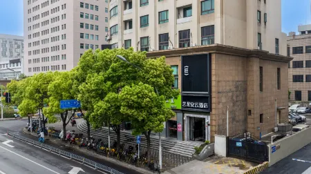 Elong Anyun Hotel (Shanghai Jing'an Sports Center Wenshui Road Subway Station) Отели рядом с достопримечательностью «Shanghai University of Finance and Economics(Wudong Road Campus)»