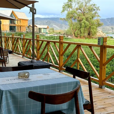 Yilemu Lake Three Hundred Homestays