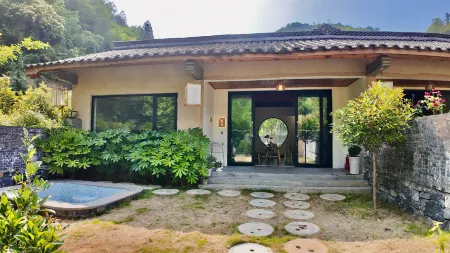 Lueyang Hanshili Hot Spring Homestay