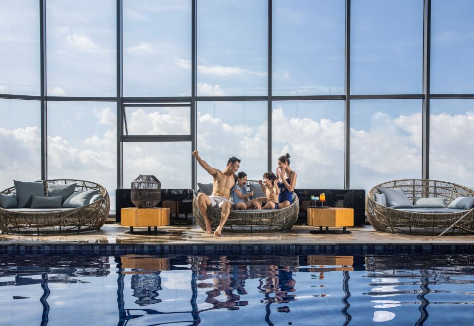 1. 시타딘 마리나 ..