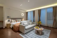 Sun - Moon and Qing Guesthouse (Dukangzong Ancient City Branch) โรงแรมใกล้จตุรัสมูนไลท์