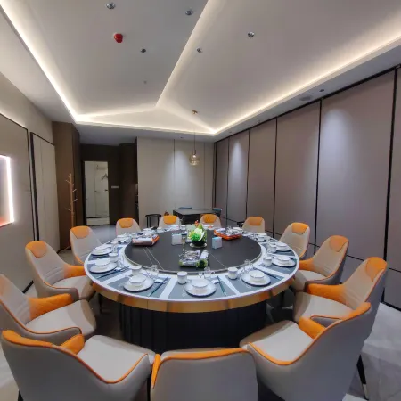 Ease Hotel · Zhi (Yichang Huoche Dongzhan )