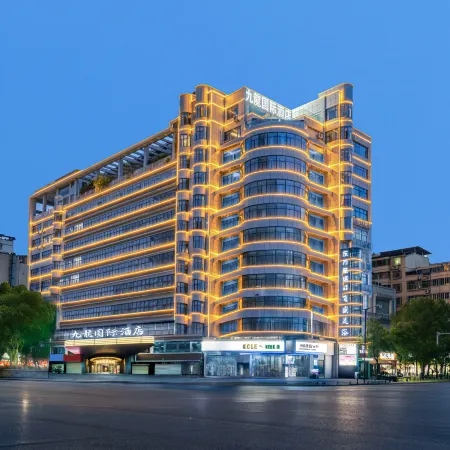 Jiulong Hotel (Kaizhou District Government) Отели рядом с достопримечательностью «Кэчжоу Большой Рынок»