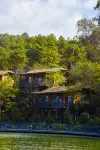 Xundian Fenglongwan Resort Hotel - parking