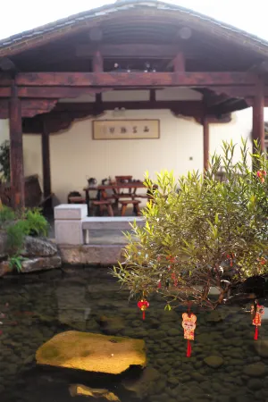 Sichenyuan culture Resort Hotel (Jianshui Ancient City) Отели рядом с достопримечательностью «Chaoyang Tower»