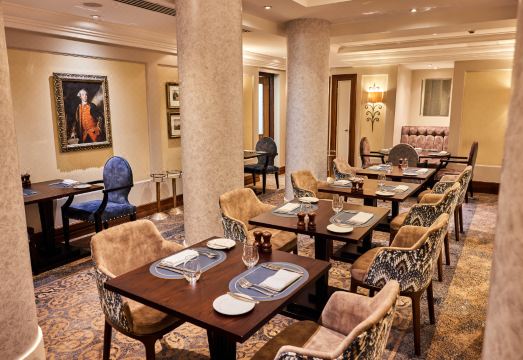 더 로열 호스가드 호텔 로비