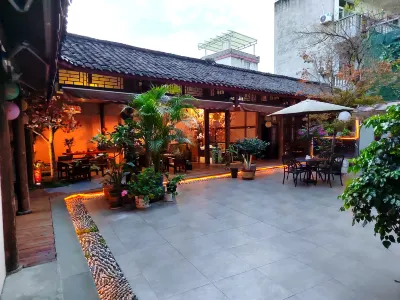 Oude·Hot Spring Private Hot Spring B&B (Chongzhou Street Ancient Town Branch) Hotels near Chongzhou Railway Station