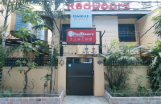 RedDoorz near PNR Espana Station Hotels in Sampaloc