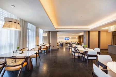 Atour Hotel Xuwu New Area Government Center,Lianyungang Отели рядом с достопримечательностью «Sucheng Chuanshan Mountain Feipu Scenic Area»