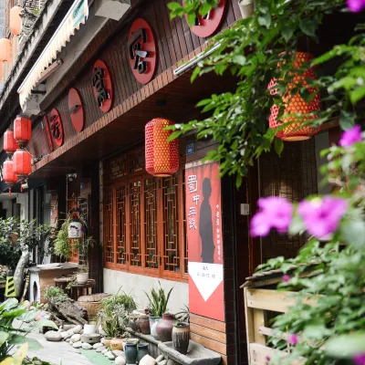YUN-Room Hotels near Erwang Temple
