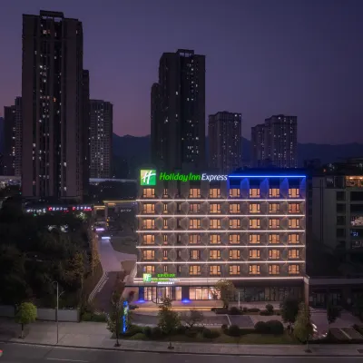 Holiday Inn Express CHONGQING CIQIKOU ANCIENT TOWN by IHG Hotels near White Residence